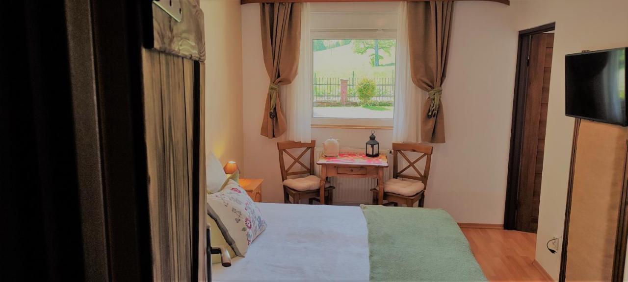 Homestay Gorski Widok Karpacz Apartamenty I Pokoje- Salon Kominkowy *