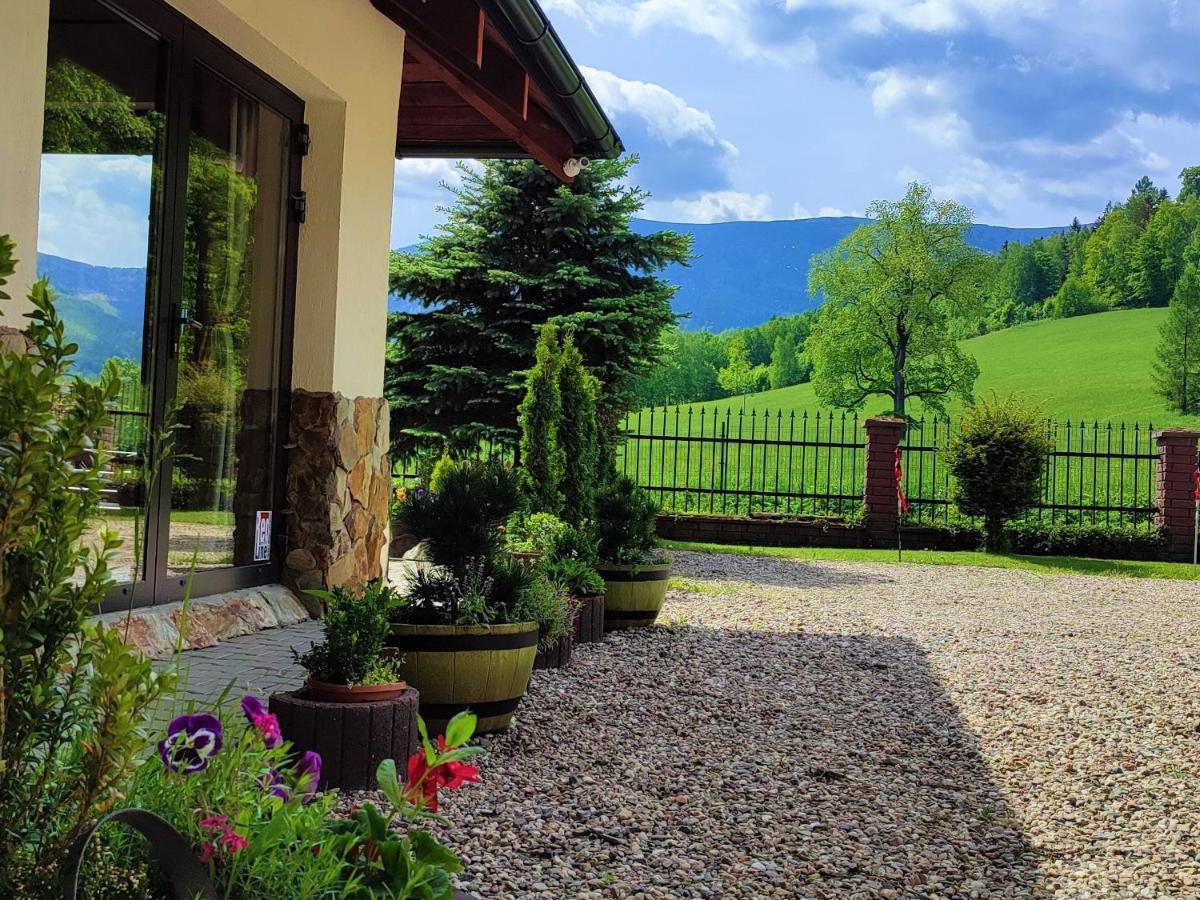 Homestay Gorski Widok Karpacz Apartamenty I Pokoje- Salon Kominkowy *